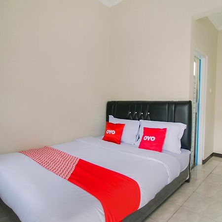 Oyo 1078 Fakhira Residence Cianjur Εξωτερικό φωτογραφία