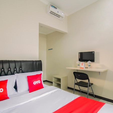 Oyo 1078 Fakhira Residence Cianjur Εξωτερικό φωτογραφία