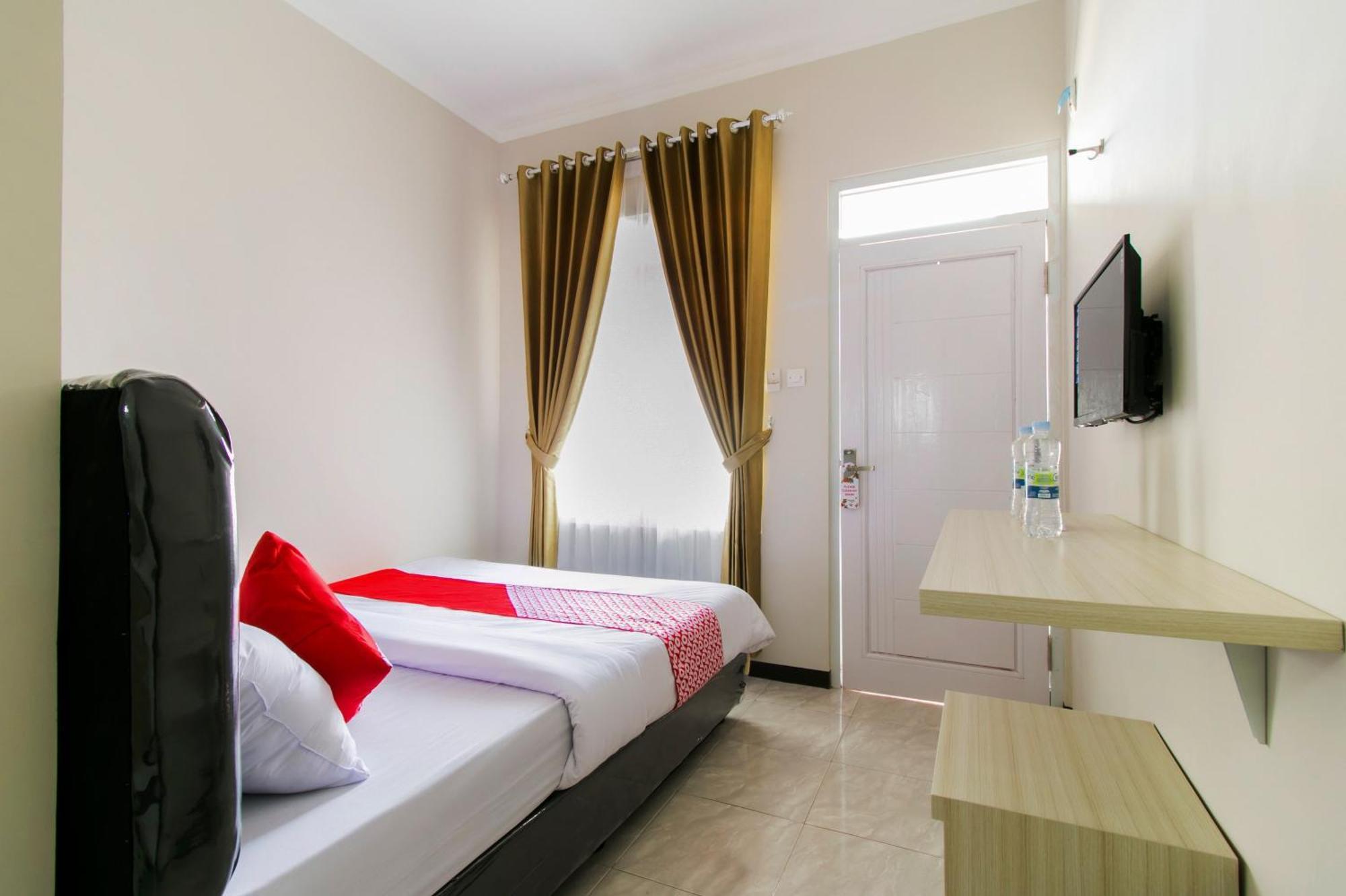 Oyo 1078 Fakhira Residence Cianjur Εξωτερικό φωτογραφία