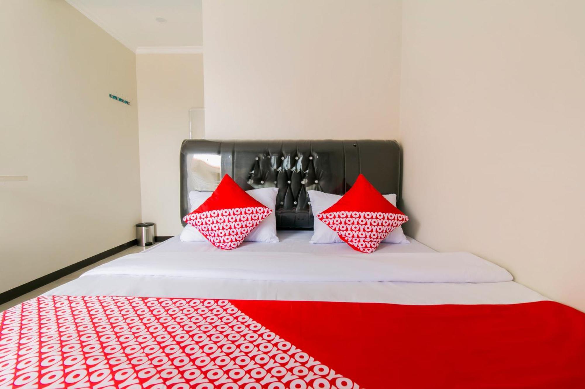 Oyo 1078 Fakhira Residence Cianjur Εξωτερικό φωτογραφία