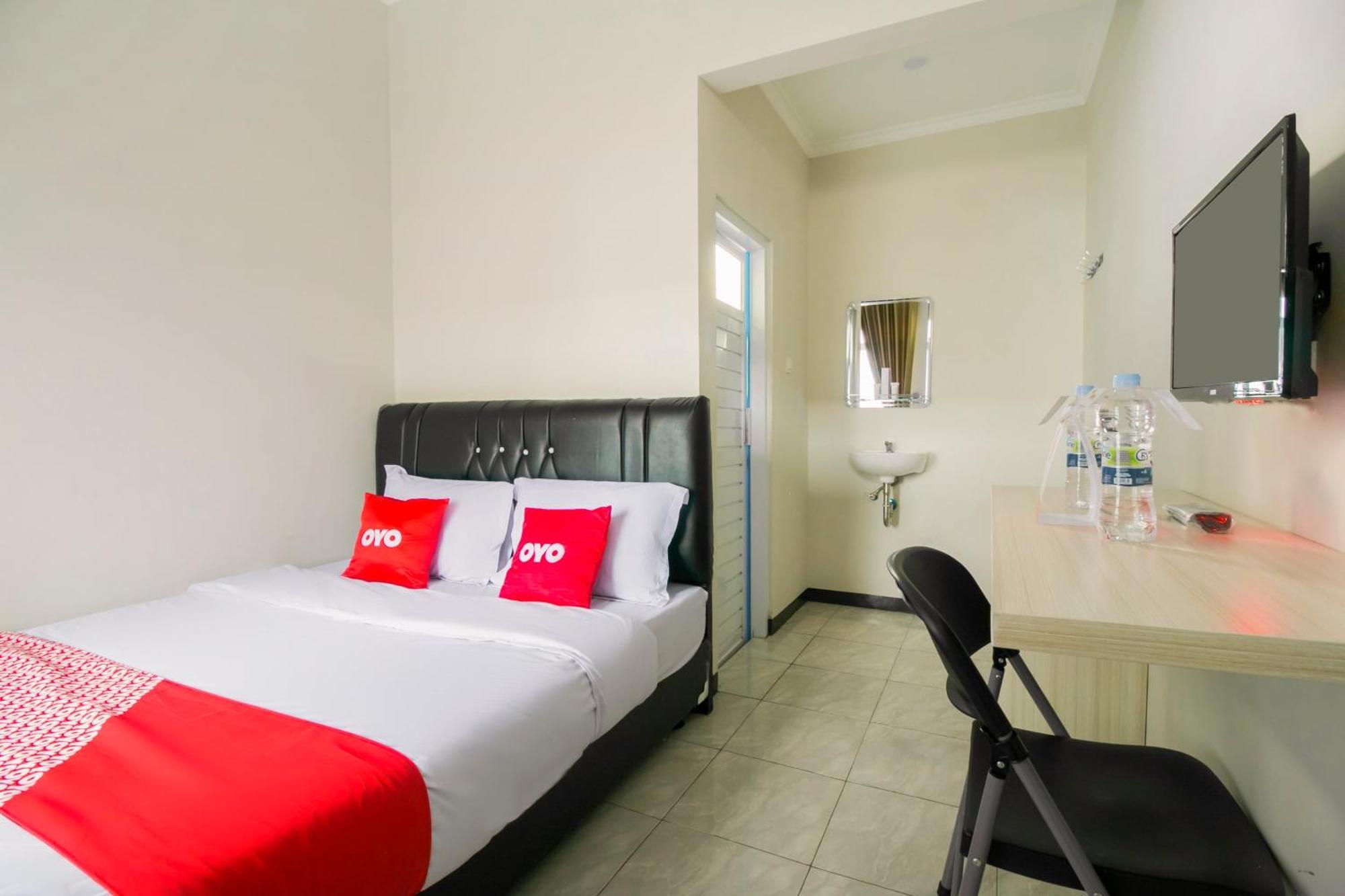 Oyo 1078 Fakhira Residence Cianjur Εξωτερικό φωτογραφία
